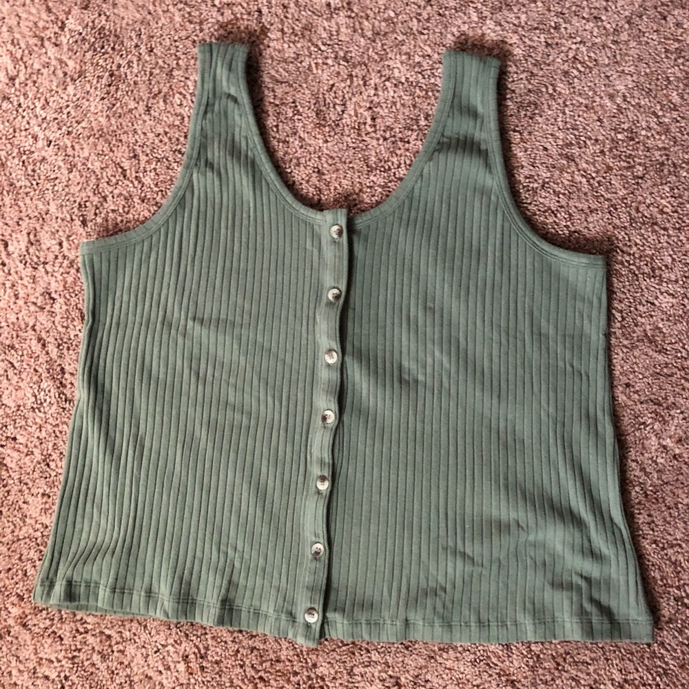 Kate Quinn Women’s Crop Waist Button Tank